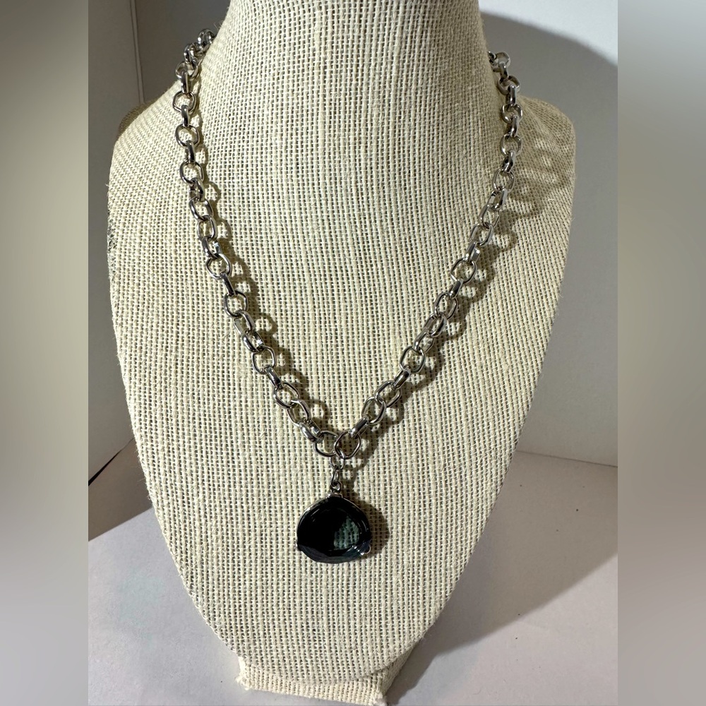 Chunky Chain Necklace with Smokey Blue pendant. Silvertone. (D-D)